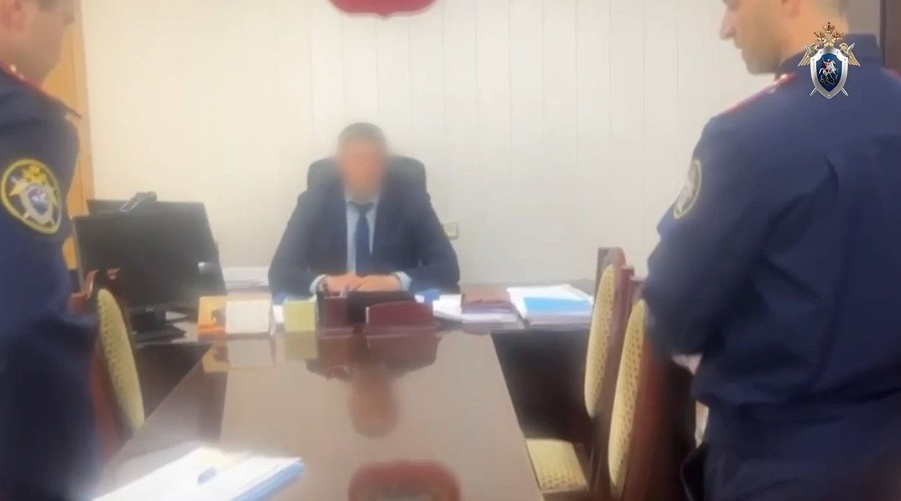 Главу Ершовского района Мызникова обвиняют по уголовному делу из-за плотины